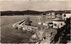 Le Lavandou - La Jetee au fond la Plage -
																					83980 Le Lavandou
																			