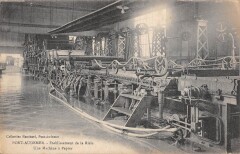 Pont Audemer - Etablissement De La Risle - Une Machine A Papier à Pont-Audemer