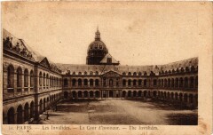 Paris 7e-Les Invalides-Cour d'honneur à Paris 7e