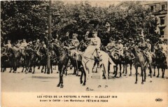 Paris Les Fetes de la Victoire 1919 Avant le défilé Pétain et Foch