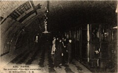 Paris Vue interiur d'une Gare souterraine du Métrpolitain