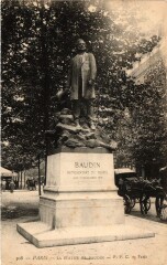 Paris 11e Paris-La Statue de Baudin -
																					75011 Paris 11e
																			