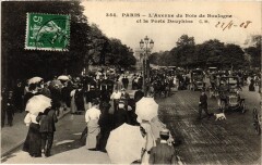 Carte postale ancienne L'Avenue du Bois de Boulogne et la Porte Dauphine
                                                                     à Paris 16e
                                