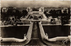 Le Pont d'Iéna et les Jardins du Palais de Chaillot à Paris 7e