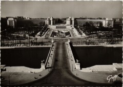 Carte postale ancienne Le Palais de Chaillot
                                                                     à Paris 7e
                                