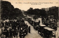 Carte postale ancienne L'Avenue du Bois de Boulogne et l'Arc de Triomphe de l'Etoile
                                                                     à Paris 16e
                                