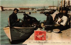 Types Provenceaux - Le Raccommodage a bord -
													13 Bouches du Rhône
												