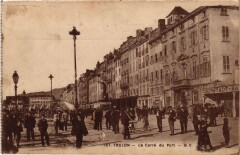 Toulon - Le Carre du Port à Toulon