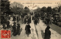 Carte postale ancienne L'Avenue du Bois de Boulogne
                                                                     à Paris 16e
                                
