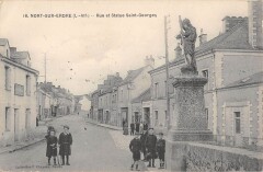 Nort Sur Erdre - Rue Et Statue Saint Georges à Nort-sur-Erdre