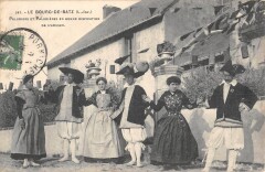 Le Bourg De Batz - Paludiers Et Paludieres En Bonne Disposition