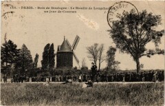 Carte postale ancienne Bois de Boulogne - Le Moulin de Longchamp un jour de Courses
                                                                     à Paris 16e
                                