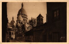 Le Sacré-Coeur et l'Eglise Saint-Pierre à Paris 18e