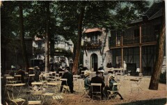 Carte postale ancienne Le Pré Catelan - Devant la Laiterie
                                                                     à Paris
                                
