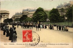 Carte postale ancienne Avenue du Bois-de-Boulogne - Départ du Président de la République aux Courses de Longchamp
                                                                     à Paris 16e
                                