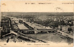 Perspective sur la Seine à Paris 7e