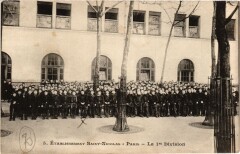 Carte postale ancienne Etablissement Saint-Nicolas - La première Division
                                                                     à Paris 6e
                                
