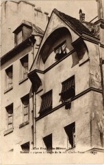 Paris 6e Paris-Rue Francois Miron, Maison á pignon á l'angle à Paris 6e