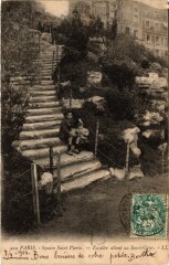 Carte postale ancienne Square Saint-Pierre - Escalier allant au Sacré-Coeur
                                                                     à Paris 18e
                                
