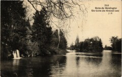 Carte postale ancienne Bois de Boulogne - Un Coin du Grand Lac
                                                                     à Paris 16e
                                