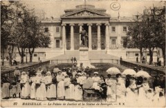Marseille - Le Palais de Justice et la Statue de Berryer à Marseille