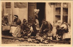 Les Auvergnats Chez Eux - Le Marchand de Sabots -
													63 Puy de Dôme
												