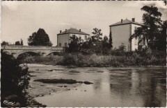Saint-Remy-de-Chargnat Le Pont et les Ecoles