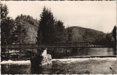 Chateauneuf-les-Bains Passerelle sur la Siuole et le Chateau