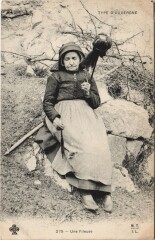 Types d'Auvergne Une Fileuse