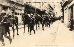 Guerre Europeenne 1914 Paris Dragons traversant