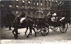 Réception de Sa Majesté la Reine de Hollande Wilhelmine à Paris - Monsieur le Président de la République, après la Réception  à la Gare du Bois-de-Boulogne, conduit la Reine au Ministère des Affaires Etrangères à Paris 16e