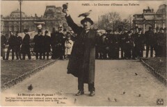 Paris 1e Jardin des Tuileries Charmeur d'Oiseau à Paris 1er