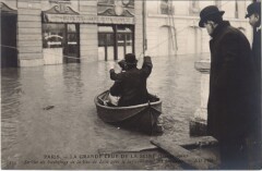 Inondations 1910 Paris Rue de Lille ravitaillement