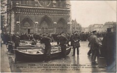 Inondations 1910 Paris Parvis notre-Dame Canots Berthon
