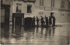 Carte postale ancienne Inondations de 1910 - Sauvetage Quai Debilly
                                                                     à Paris 16e
                                