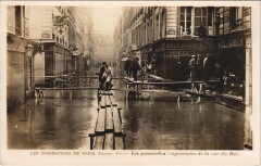 Inondations 1910 Paris Rue du Bac Passerelle
