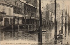 Carte postale ancienne Inondations de Paris (Janvier 1910) - Les Passerelles Rue Saint-Charles
                                                                     à Paris 15e
                                