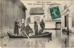Carte postale ancienne Crue de la Seine - Rue Félicien David - Déménagement en bateau
                                                                     à Paris 16e
                                
