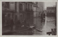 Carte postale ancienne Inondations 1910 - Rue Lacordaire
                                                                     à Paris 15e
                                