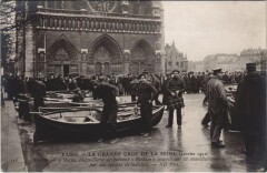 Inondations 1910 Paris Parvis notre-Dame Canots Berthon