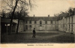 Luzancy - Le Chateau - Cour d'Honneur à Luzancy