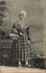Auvergne - Femme - Type -
													63 Puy de Dôme
												