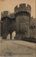 Pontgibaud Ancienne Porte de Ville à Pontgibaud