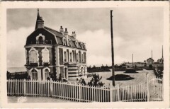 Bernieres-sur-Mer Le Casino et le Semaphore
