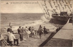 Villerville La Digue par Gros Temps à Villerville