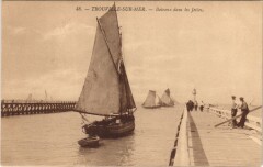 Trouville Bateaux dans les Jetees -
													14 Calvados
												