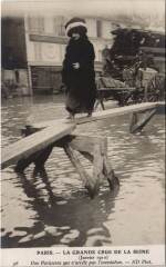 Inondations 1910 Paris une parisienne -
													75 Paris
												