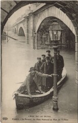 Carte postale ancienne Crue de la Seine - Le Passeur, du Pont National au Pont de Tolbiac
                                                                     à Paris 13e
                                