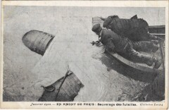 Janvier 1910 - En amont de Paris : Sauvetage des futailles à Paris 12e