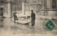 Inondations 1910 Paris Quai de Passy Sauvetage dame paralytique